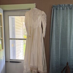 Elegant Vintage Wedding Gown